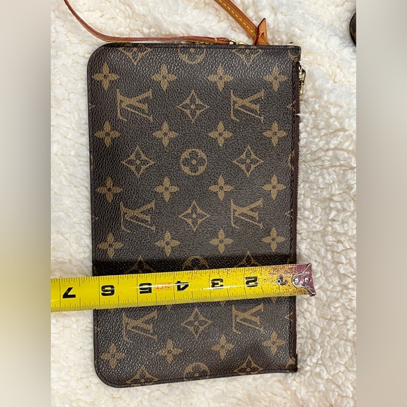 Louis Vuitton Monogram Pouchette - Picture 12 of 15